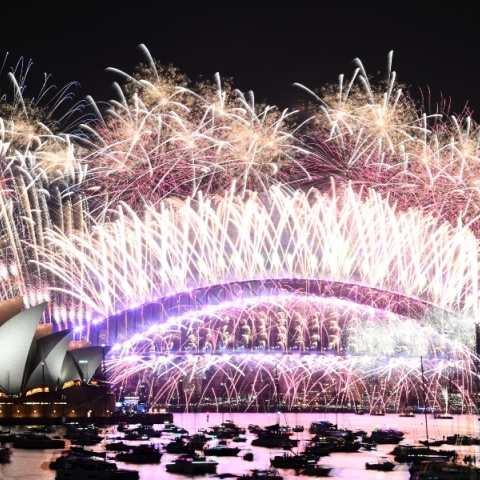 Η Αυστραλία υποδέχτηκε το 2024 - Εντυπωσιακό σόου στο λιμάνι του Σίδνεϊ