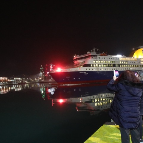 Το Blue Star Delos έκανε ποδαρικό στο λιμάνι του Πειραιά για το 2024