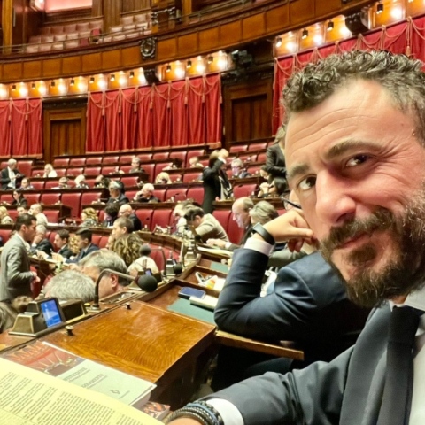 Ιταλία: Βουλευτής της Μελόνι τράβηξε όπλο σε πρωτοχρονιάτικο πάρτι και τραυμάτισε συγγενή αστυνομικού 