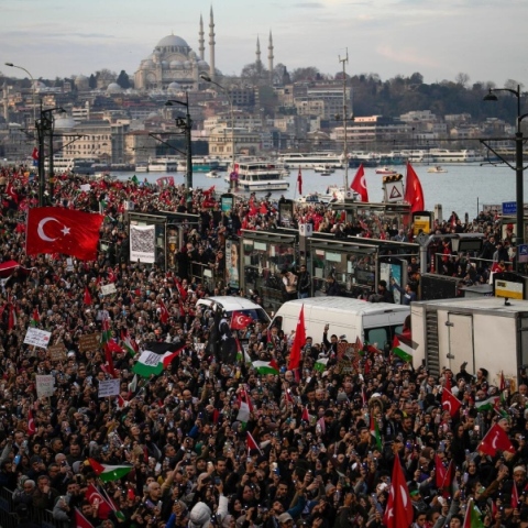 Μεγάλη συγκέντρωση υπέρ των Παλαιστινίων πραγματοποιήθηκε την Πρωτοχρονιά  στην Κωνσταντινούπολη  Με συμμετοχή των παιδιών και των γαμπρών του Ερντογάν