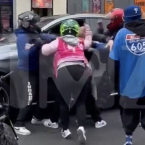 Ίαν Ζίρινγκ: Ο ηθοποιός του «Μπέβερλι Χιλς» δέχθηκε επίθεση από μηχανόβιους στο Λος Άντζελες