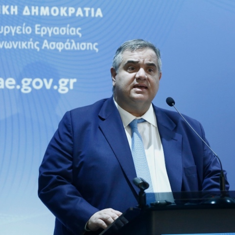 Σπανάκης για «ξεπάγωμα» τριετιών - Οι μισθοί στον ιδιωτικό τομέα μπαίνουν σε μία άλλη τροχιά