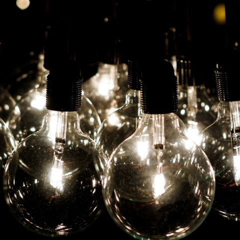 Πράσινα τιμολόγια ρεύματος: Οι χρεώσεις για τον Απρίλιο