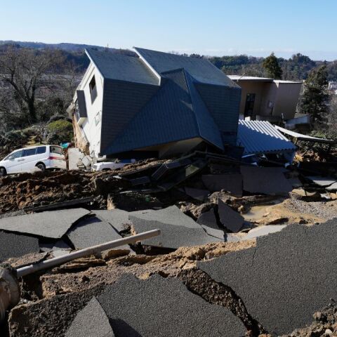 Iαπωνία: Αδύναμο το τσούναμι μετά τον σεισμό των 7,6 ρίχτερ