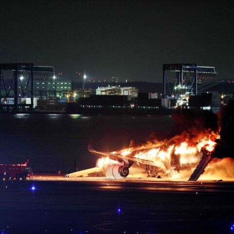 Iαπωνία: Η στιγμή της πρόσκρουσης του επιβατηγού με ένα μικρό αεροσκάφος διάσωσης