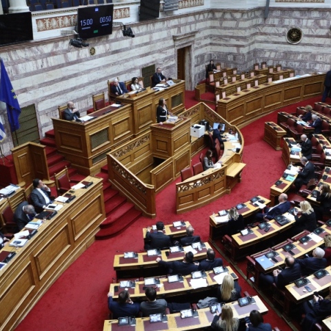 Ανασχηματισμός: Οι πρώτες αντιδράσεις των κομμάτων