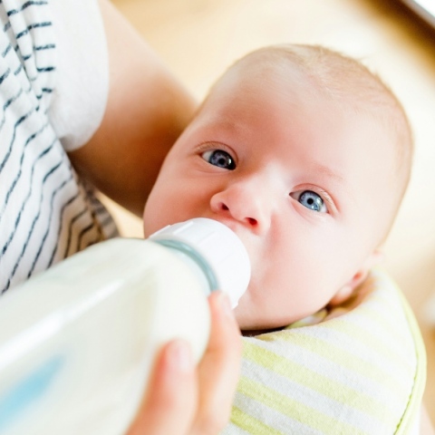 Στα ύψη η τιμή του βρεφικού γάλακτος στην Ελλάδα - Πολύ πιο πάνω από τον ευρωπαϊκό μέσο όρο 