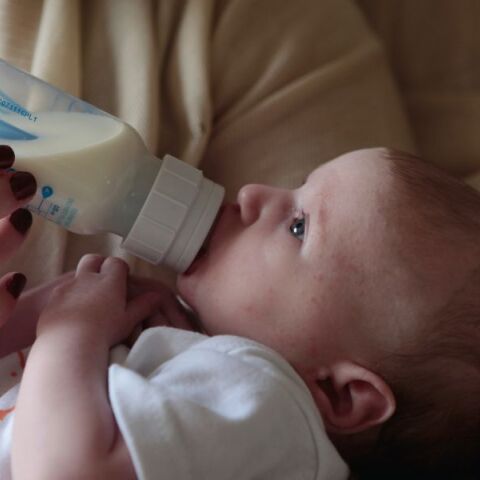 Εκτόξευση τιμών στο βρεφικό γάλα το τελευταίο διάστημα © Lucy Wolski/  Unsplash