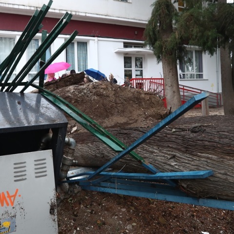 Κακοκαιρία: Σε ποιες περιοχές δε θα ανοίξουν τα σχολεία τη Δευτέρα (8.1) λόγω των εκτεταμένων καταστροφών 