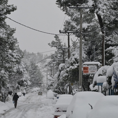 Χιονοπτώσεις για αύριο Τρίτη στα ορεινά με έντονες βροχές και καταιγίδες 
