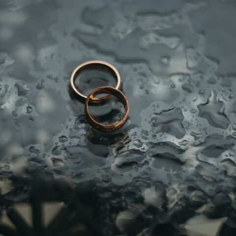 Προωθείται με γοργές διαδικασίες το νομοσχέδιο για τον γάμο ομόφυλων ζευγαριών