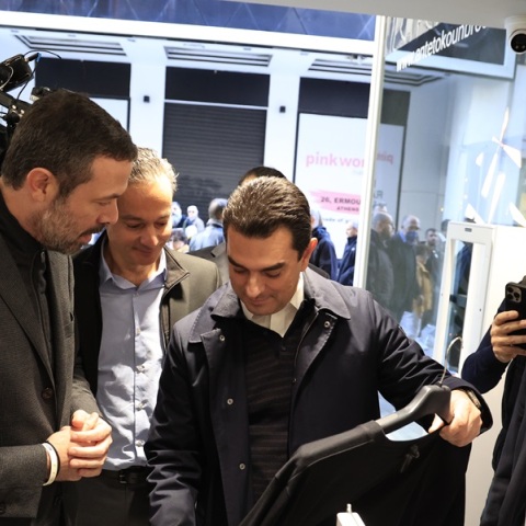 Χειμερινές εκπτώσεις: Επίσκεψη Σκρέκα σε εμπορικά καταστήματα © ΓΙΩΡΓΟΣ ΚΟΝΤΑΡΙΝΗΣ/EUROKINISSI