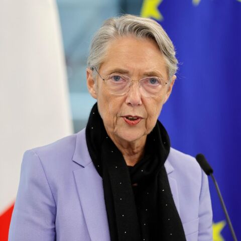 Γαλλία (2): Η πρωθυπουργός Ελιζαμπέτ Μπορν υπέβαλε την παραίτησή της στον πρόεδρο Εμανουέλ Μακρόν	