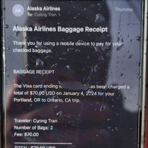 ΗΠΑ: Ένα smartphone που έπεσε από το Boeing της Alaska Airlines, από ύψος 5.000 μέτρων, βρέθηκε άθικτο στο έδαφος	