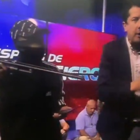 Εκουαδόρ: Ένοπλοι εισέβαλλαν σε τηλεοπτικό στούντιο (Βίντεο)