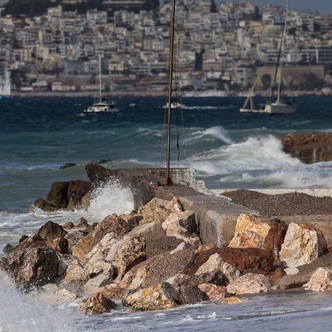 Πτώση της θερμοκρασίας την Παρασκευή με ενίσχυση των ανέμων και των βροχών - Πού θα υπάρξουν καταιγίδες