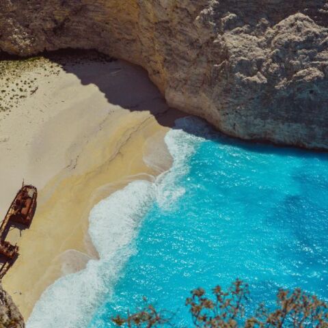 Νέες φθορές από την κακοκαιρία υπέστη το Ναυάγιο της Ζακύνθου © Unsplash