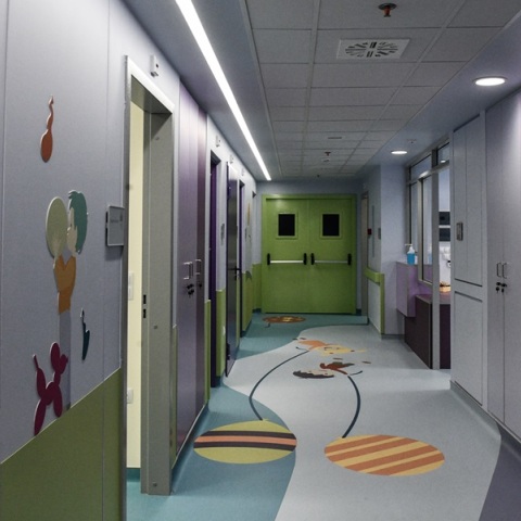 Σε κρίσιμη κατάσταση το 4χρονο παιδί μετά τον ξυλοδαρμό από τον σύντροφο της μητέρας του 