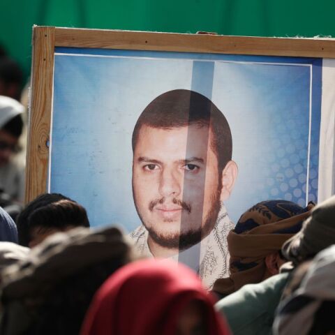 Ο μυστικοπαθής ηγέτης των Χούθι που κάνει συναντήσεις μόνο μέσω...οθόνης 