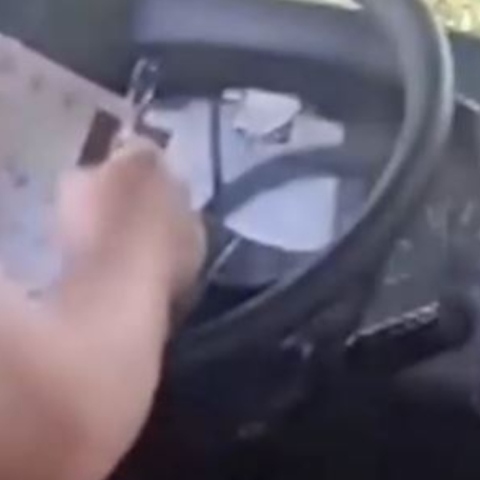 Κηφισία: Σε διαθεσιμότητα ο οδηγός που έλυνε σταυρόλεξα ενώ οδηγούσε