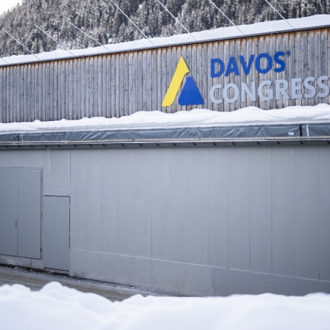 Το Νταβός προειδοποιεί για δύσκολο έτος στην παγκόσμια οικονομία