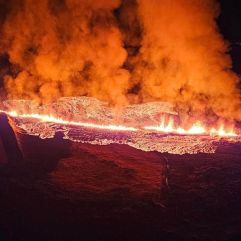 Ισλανδία: Η λάβα έκαψε σπίτια στο Γκρίνταβικ - Εντυπωσιακές εικόνες από τις εκρήξεις