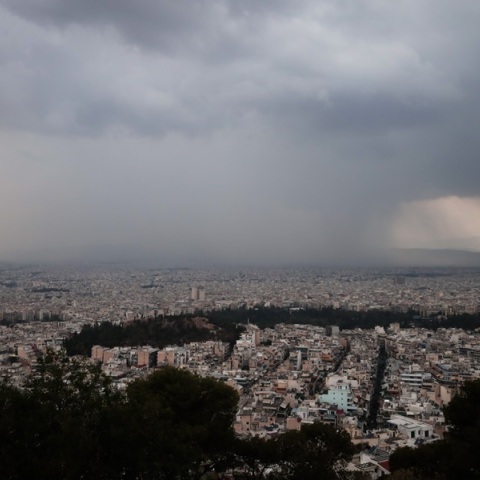 Άστατος ο καιρός με νεφώσεις, βροχές και καταιγίδες την Τρίτη - Σποραδικές καταιγίδες στην Αττική