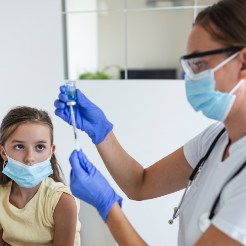 Το εμβόλιο για Covid σε παιδιά μειώνει τις πιθανότητες μακράς νόσησης, σύμφωνα με μελέτη	 