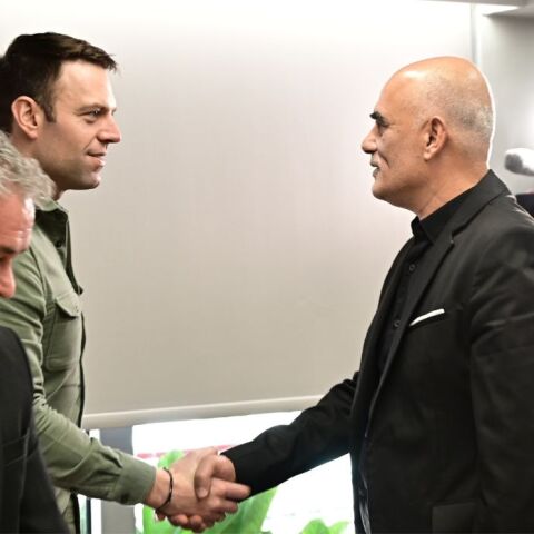 ΣΥΝΑΝΤΗΣΗ ΤΟΥ ΠΡΟΕΔΡΟΥ ΤΟΥ ΣΥΡΙΖΑ-ΠΣ ΣΤΕΦΑΝΟΥ ΚΑΣΣΕΛΑΚΗ ΜΕ ΕΚΠΡΟΣΩΠΟΥΣ ΤΗΣ ΑΛΒΑΝΙΚΗΣ ΚΟΙΝΟΤΗΤΑΣ ΣΤΗΝ ΕΛΛΑΔΑ