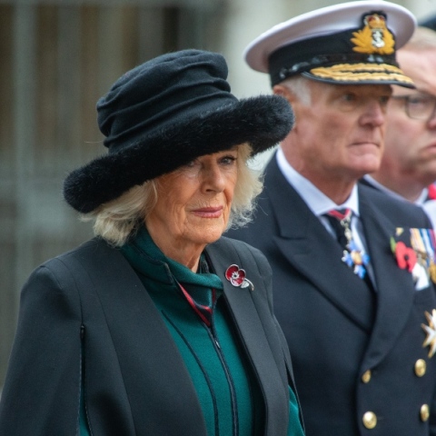 Με τον Κάρολο, την Κέιτ και τον Γουίλιαμ εκτός δράσης, η βασίλισσα Καμίλα βγαίνει στο προσκήνιο