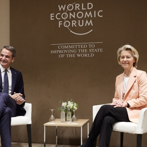 Συνάντηση του Κυριάκου Μητσοτάκη με την Ούρσουλα φον ντερ Λάιεν στο Νταβός 