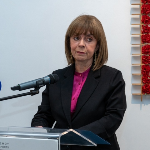 Η Κατερίνα Σακελλαροπούλου εγκαινίασε την έκθεση «Όλοι Εδώ - 50 Χρόνια Δημοκρατία» 