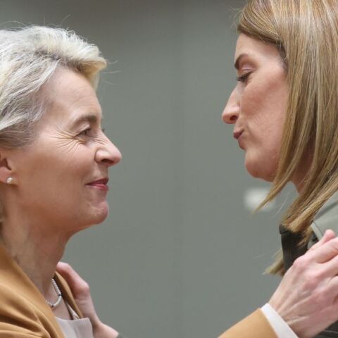 Ούρσουλα φον ντερ Λάιεν και Ρομπέρτα Μετσόλα