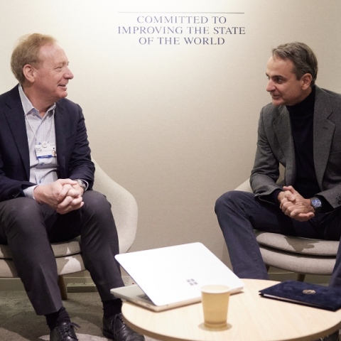 Νταβός: Συνάντηση Μητσοτάκη με τον πρόεδρο της Microsoft για την Τεχνητή Νοημοσύνη