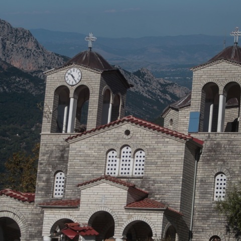 Ροπωτό Τρικάλων: Η μοναδική εκκλησία με κλίση 17 μοιρών 