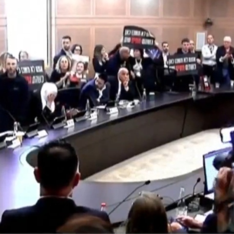 Ισραήλ: Συγγενείς ομήρων της Χαμάς εισέβαλαν στο ισραηλινό κοινοβούλιο	