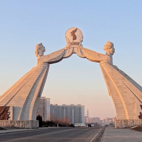 Βόρεια Κορέα: Κατεδάφισε μνημείο-ορόσημο για την επανένωση με τη Νότια Κορέα