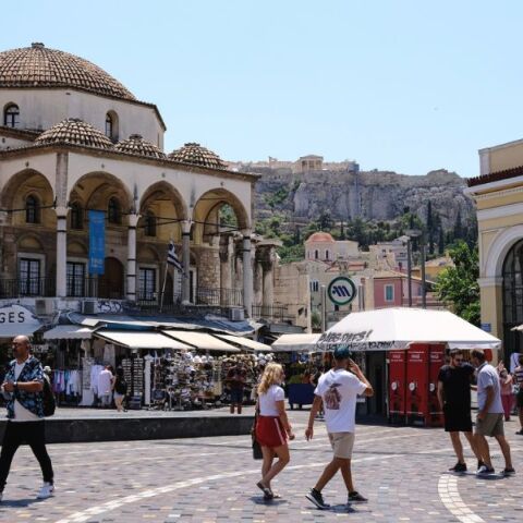 Δημοσκόπηση για τον γάμο ομόφυλων ζευγαριών και την τεκνοθεσία 