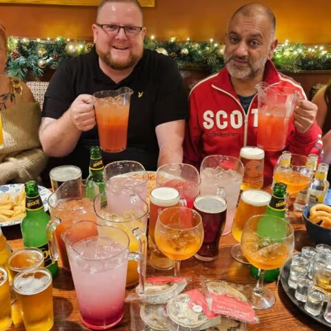 Βρετανία: Το νέο παιχνίδι που αγοράζεις ποτά μέσω Facebook