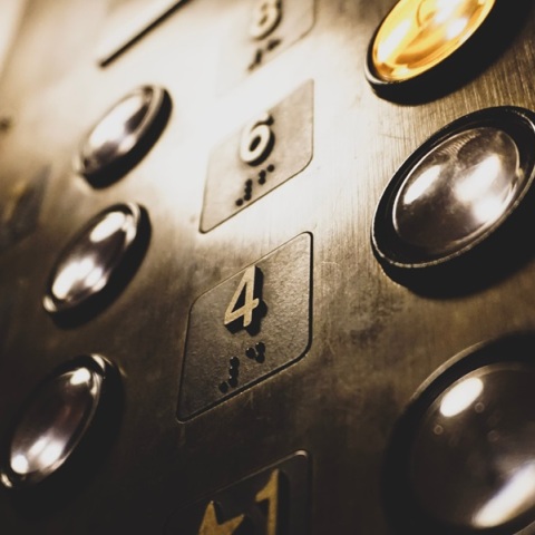 «Δράκος» των ασανσέρ: Δύο ανήλικες δέχθηκαν σεξουαλική επίθεση στον Αγ. Παντελεήμονα