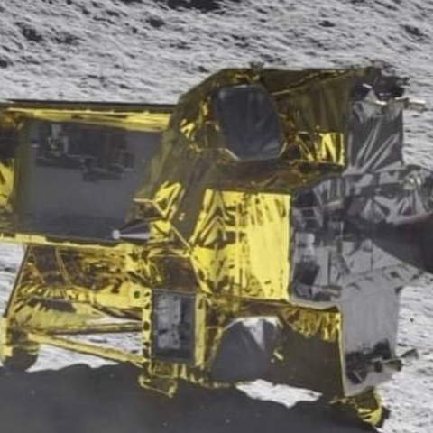 Ιαπωνία: Παρά την τέλεια προσελήνωση του SLIM στο φεγγάρι τώρα είναι ανάποδα 