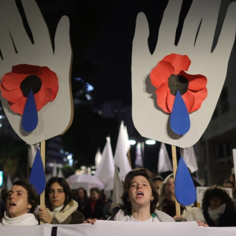 Διαδηλωτές ζητούν την απελευθέρωση των ομήρων από τη Χαμάς © ΕΡΑ / ABIR SULTAN