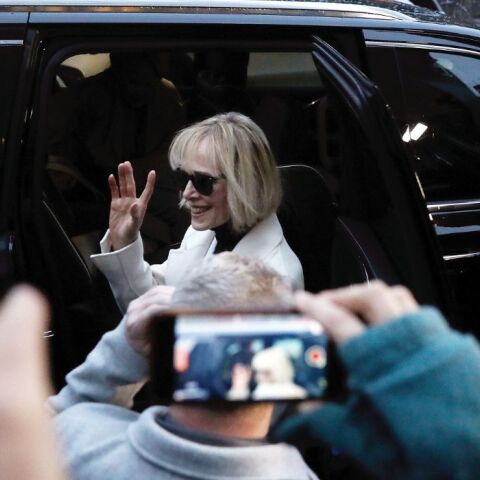 Tραμπ: Η Ε. Τζιν Κάρολ στοχεύει να δώσει χρήματα «σε κάτι που μισεί»