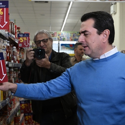 Κ. Σκρέκας: Τα μέτρα κατά της ακρίβειας αποδίδουν - Ήδη αποσύρονται ανατιμήσεις	
