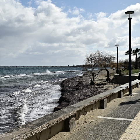 Γενικά αίθριος ο καιρός για σήμερα Πέμπτη με λίγες νεφώσεις και τοπικές βροχές