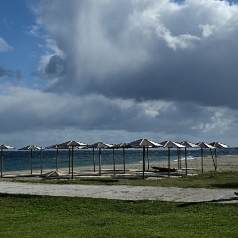 Γενικά αίθριος ο καιρός για αύριο Πέμπτη με λίγες νεφώσεις και τοπικές βροχές