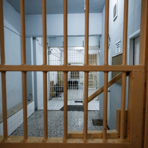 Προφυλακιστέα η 57χρονη για το «οπλοστάσιο» που έκρυβε στην οικία της  