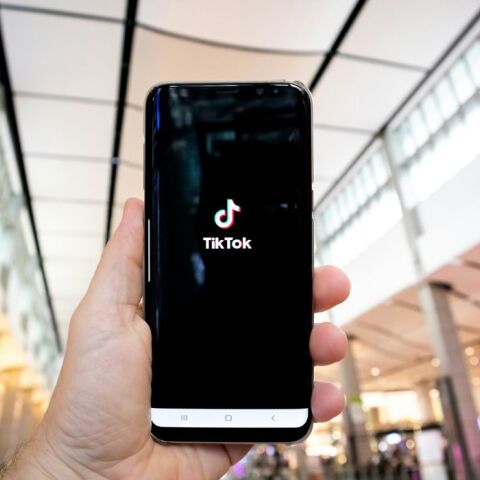 TikTok: Αποσύρεται από την πλατφόρμα η μουσική της Universal Music