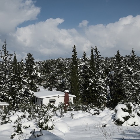 Με άρμα της ΕΜΑΚ απεγκλωβίστηκαν οι τρεις άνδρες από την κορυφή Κυράς Φυλής