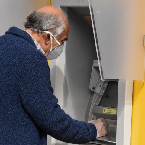 Συντάξεις Μαρτίου: Νωρίτερα οι πληρωμές για κύριες και επικουρικές